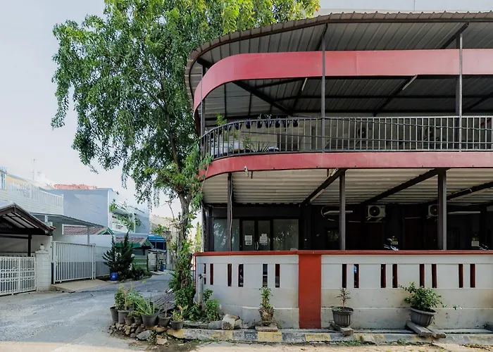 RedDoorz Plus near ITC Cempaka Mas 2 Jakarta